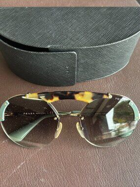 Authentic Prada Sunglasses SPR 52U – Tortoise & Gold w/ Mint Tips + Original Cas